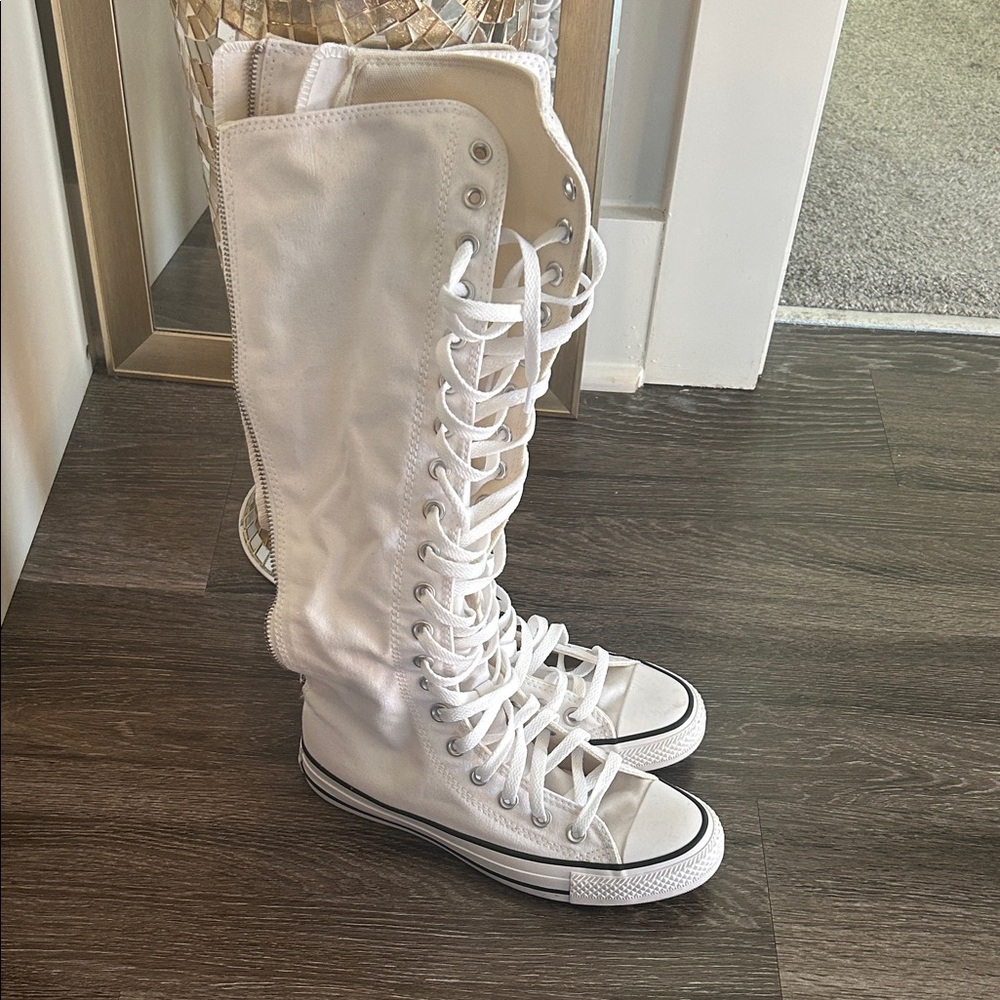 Stylish White Lace-Up Women's Boots